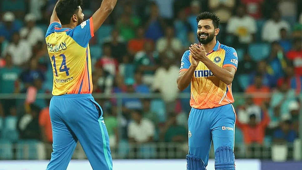 Cricket's New Economy: Why Franchise Leagues Are Shaking Test Cricket's Foundations Cricket's New Economy: Why Franchise Leagues Are Shaking Test Cricket's Foundations