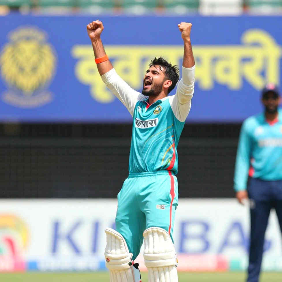 ফাঁকা হ্যান্ডঅফ: ক্রিকেট বিশ্লেষণের ভাঙা শৃঙ্খল আর 'তথ্য অপর্যাপ্ত' লেখার শৃঙ্খলা