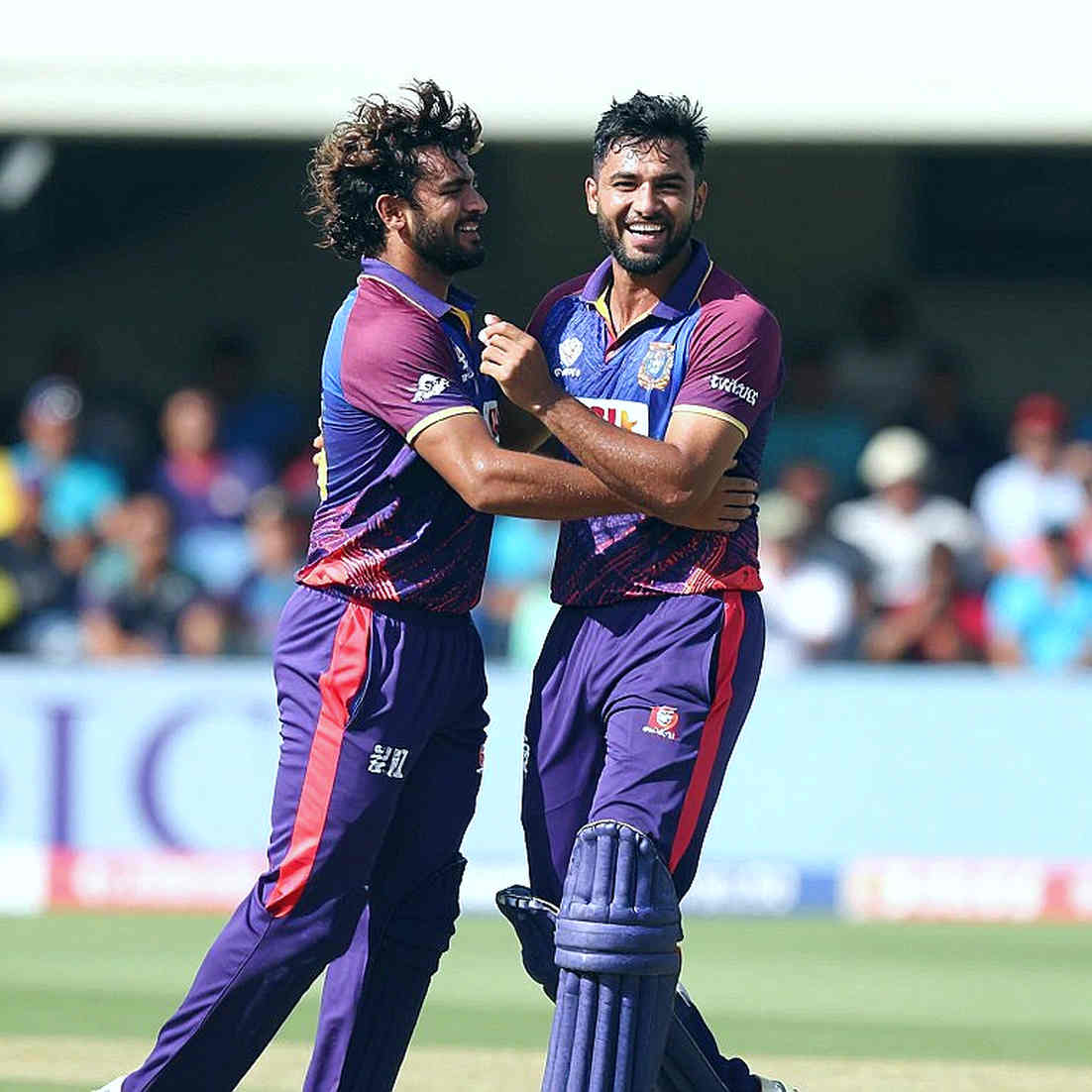 পাঁচজনের কাগজ: ওঝার চেয়ার, পোয়ারের প্রবেশ আর টেস্ট ক্যাপের ফাঁদ