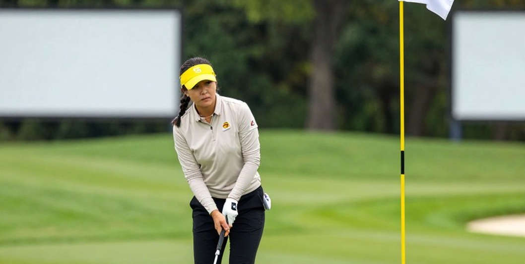 Seven Jackets, Zero Warmth Ratings: The Women's Golf Apparel Market and the Cantonment Walls Seven Jackets, Zero Warmth Ratings: The Women's Golf Apparel Market and the Cantonment Walls