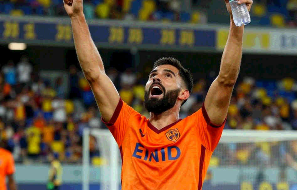 ভ্যান ডাইকের 'অস্বাভাবিক' ভুল: ক্যাপ্টেনের অজুহাত নয়, প্রতিরক্ষার গভীর সংকটের জানালা